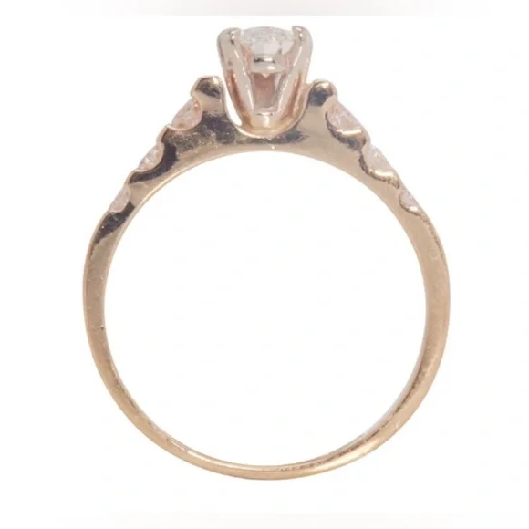 Beautiful Pear Shaped Diamond Engagement Ring - Picture 2 of 9